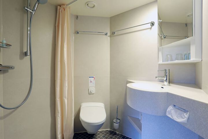 Room 13 of 29