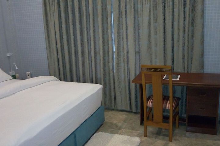 Room 8 of 35