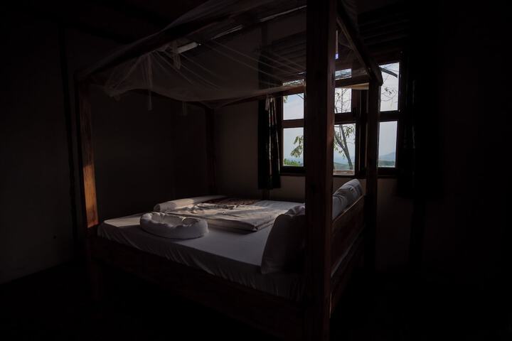 Room 5 of 13