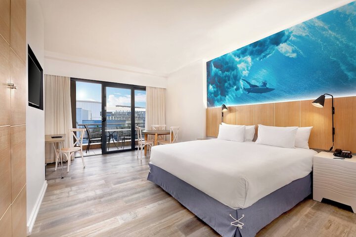 Room 10 of 71