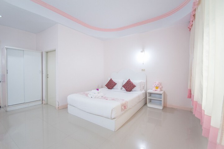 Room 4 of 43