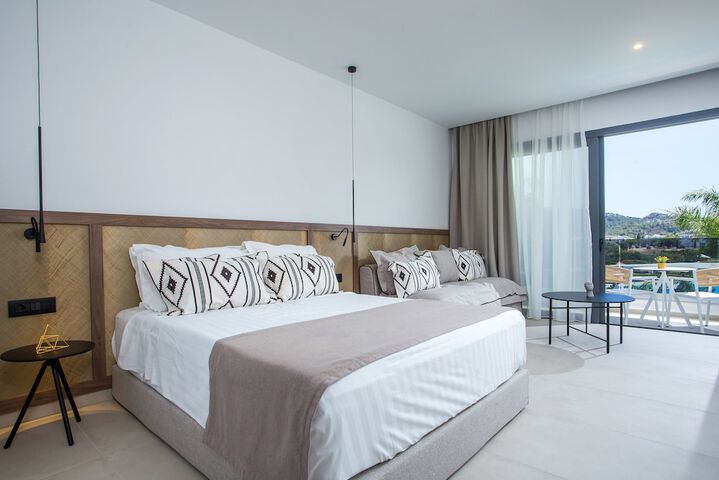 Room 3 of 32