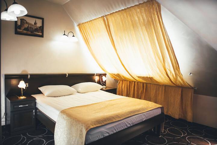 Room 4 of 63