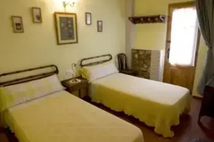 Room 4 of 9