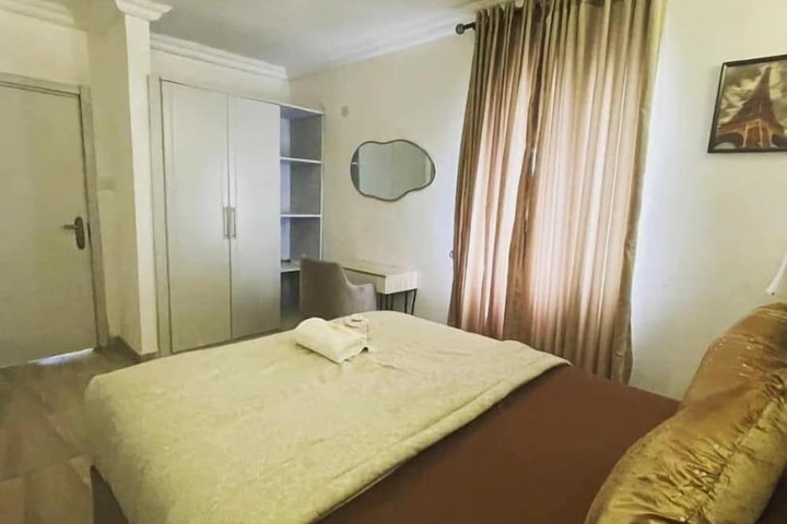 Room 11 of 34