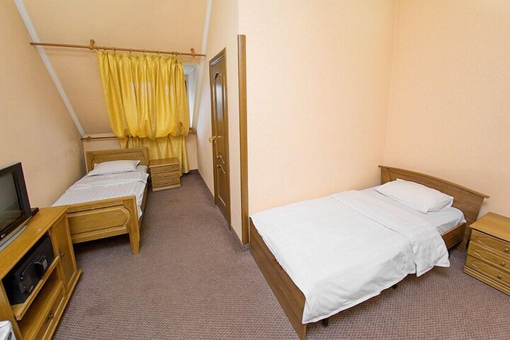 Room 12 of 30