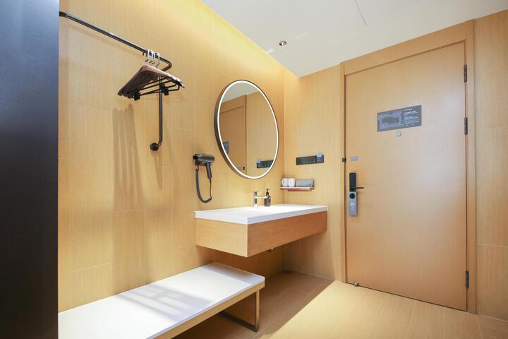 Room 2 of 18