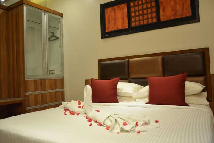 Room 9 of 34