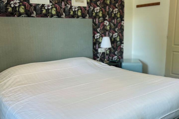 Room 27 of 44
