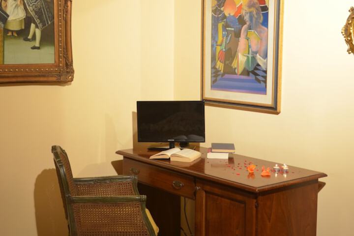 Room 9 of 76