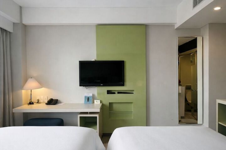 Room 19 of 122