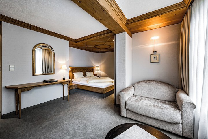Room 25 of 65