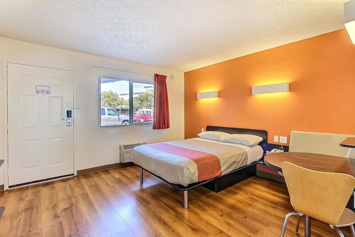 2 Double Beds (2 of 10)