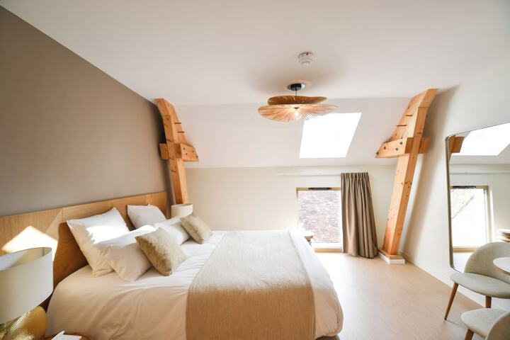 Room 5 of 18