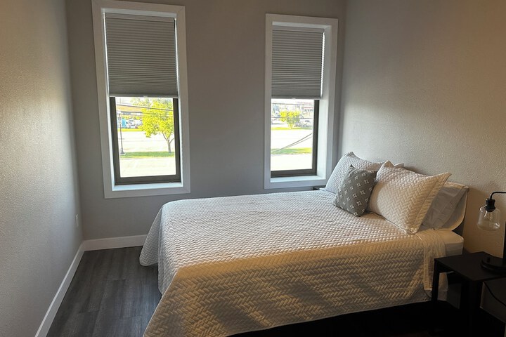 Room 6 of 32