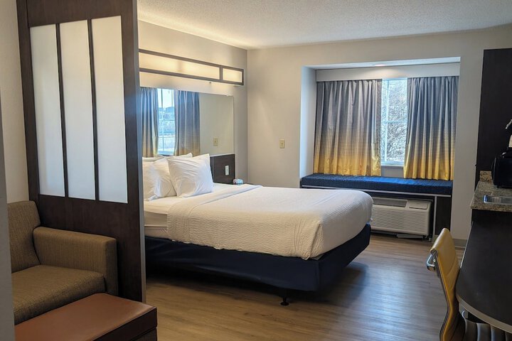 Room 9 of 26