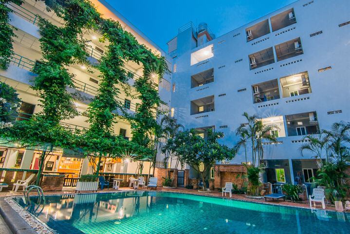 Pool Hotel