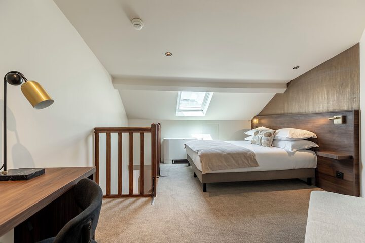 Room 18 of 65