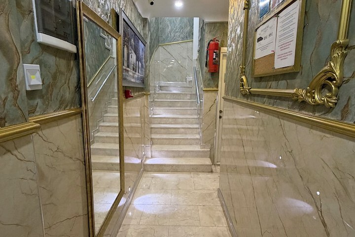 Ballroom/Hall 84 of 105
