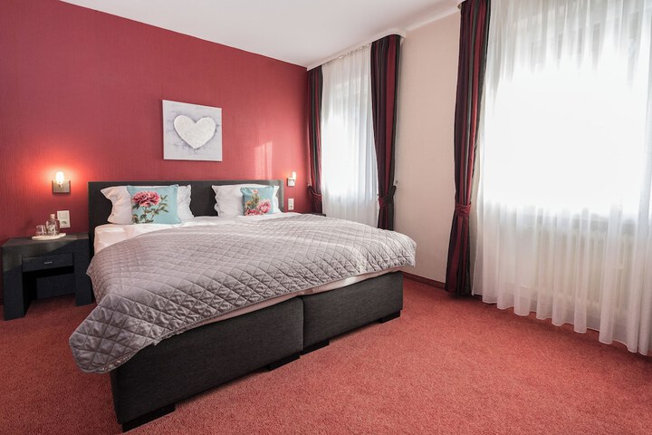 Room 4 of 24