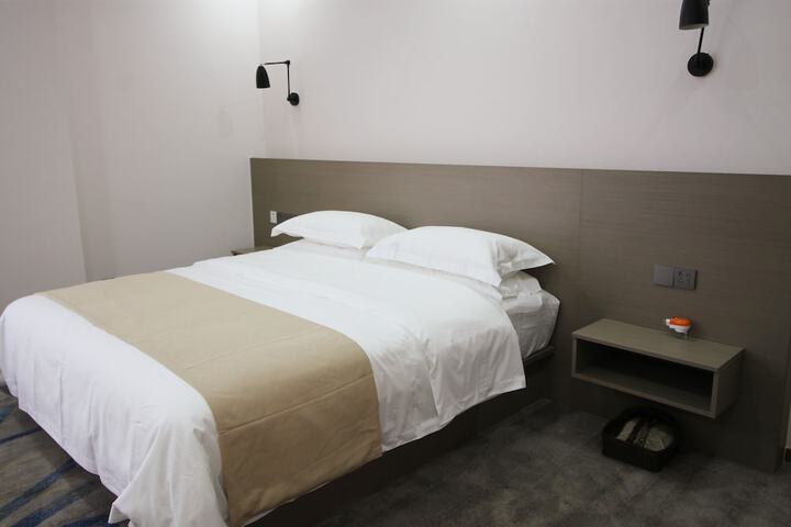 Room 7 of 30