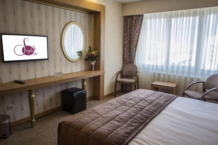 Room 14 of 37