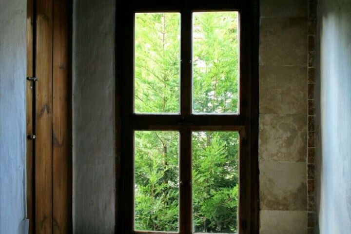 Room 28 of 65