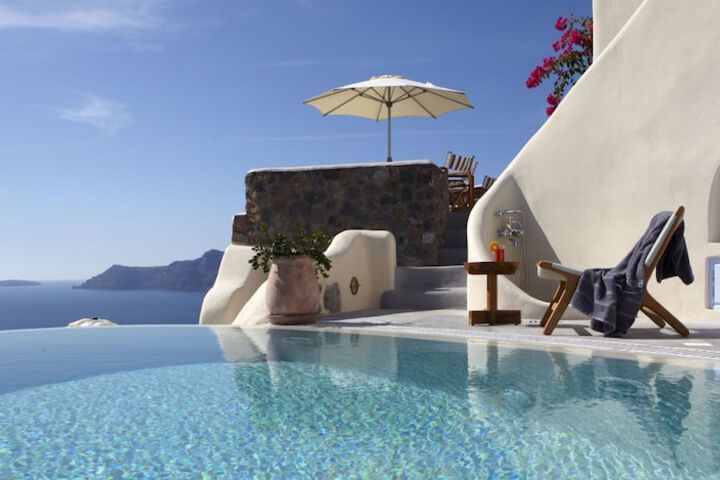 Exterior of Pezoules of Oia