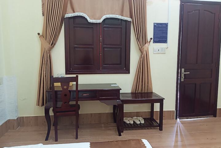 Room 8 of 105