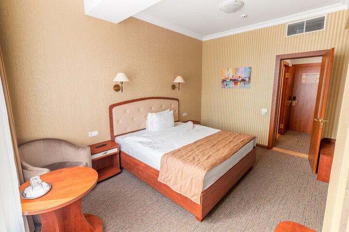 Room 10 of 113