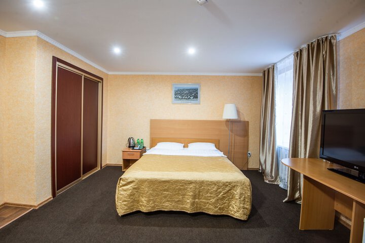 Room 18 of 42