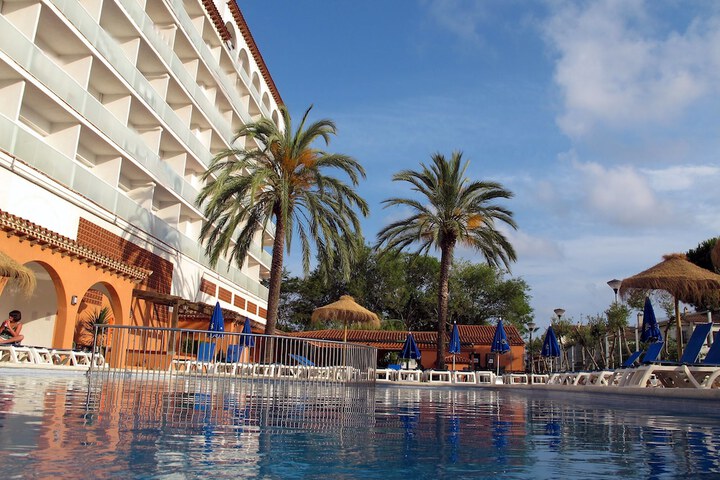 Pools & Facilities