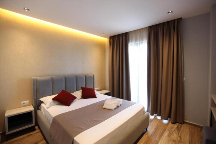 Room 90 of 143