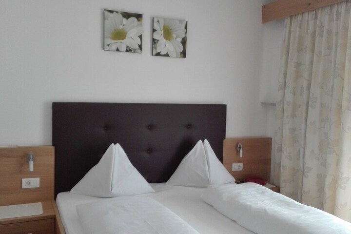 Room 4 of 20