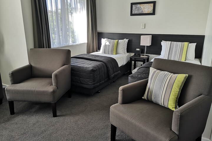 Room 50 of 76