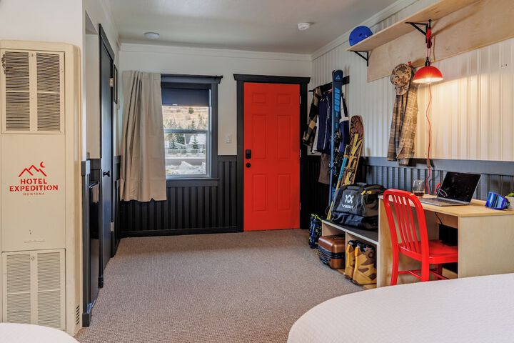Room 27 of 60