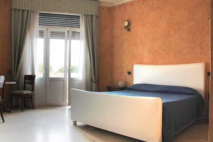 Room 28 of 90