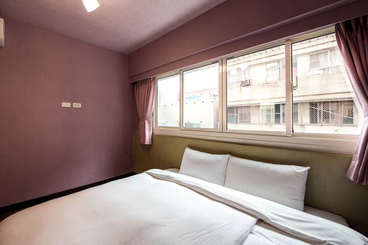 Room 6 of 28