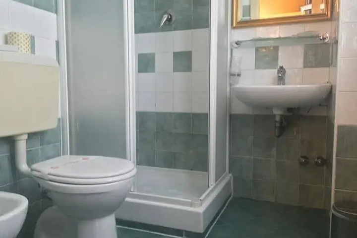 Room 10 of 20