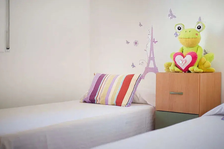 Room 4 of 18