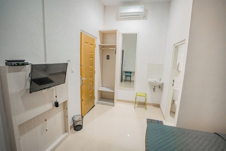Room 52 of 82