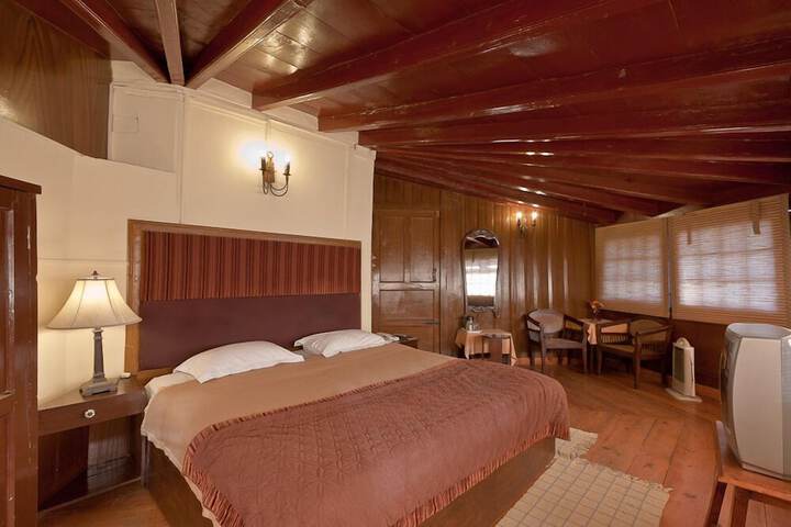 Room 9 of 19