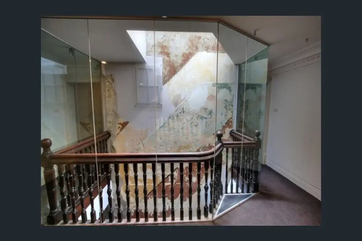 Room 5 of 8