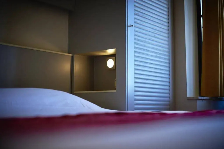 Room 6 of 22