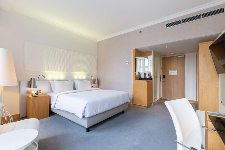 Room 42 of 115