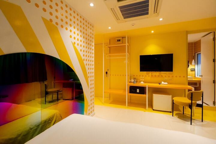 Room 43 of 97