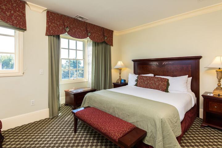 Room 4 of 28