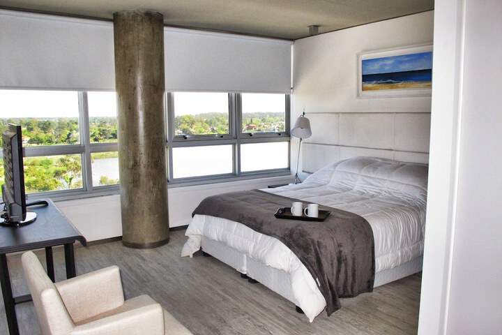Room 4 of 18