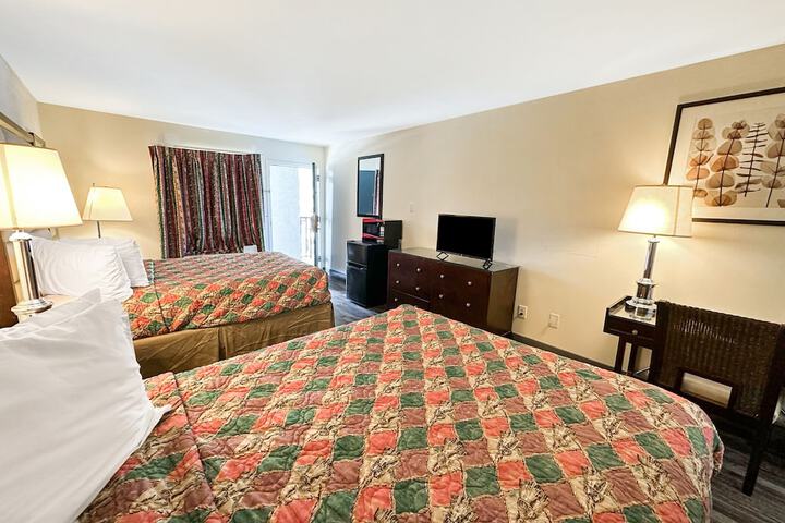 2 Queen Beds (11 of 11)