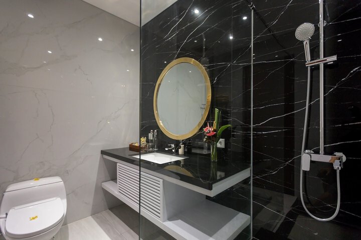 Room 32 of 62